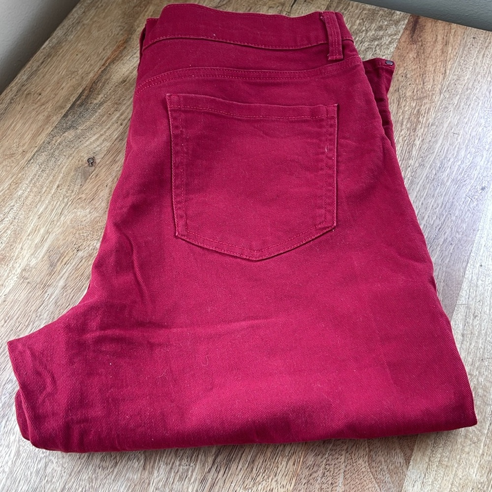 Gloria Vanderbilt, Amanda capri red jeans, size 16. 98% cotton, 2% spandex - Picture 6 of 6